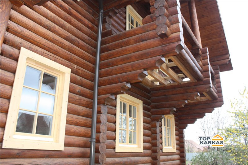 Дом из оцилиндрованного бревна . Балкон