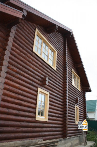 Дом из оцилиндрованного бревна . Фасад